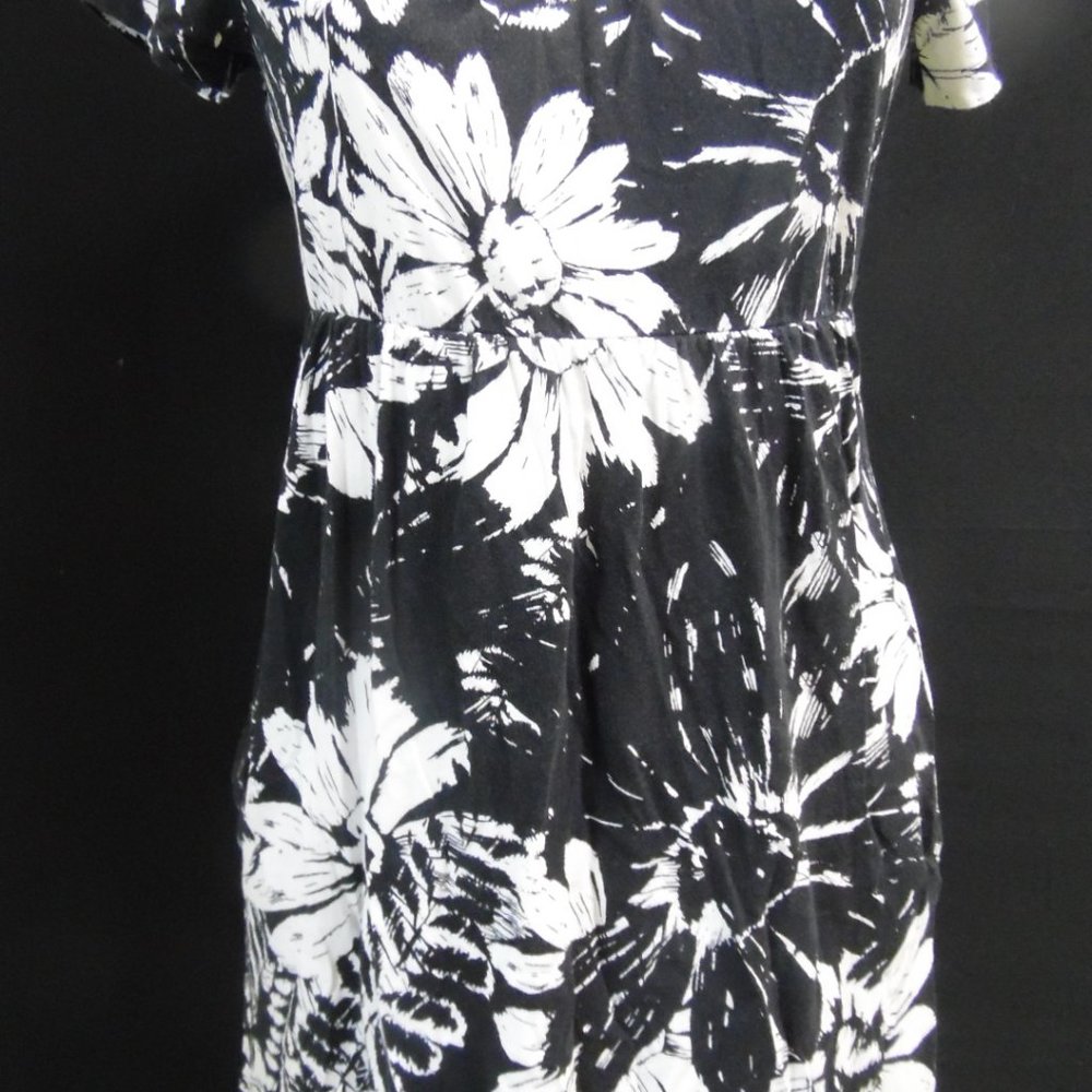 Sonoma life style Dress (51A) preowned cleaned smoke free and no worn or torn